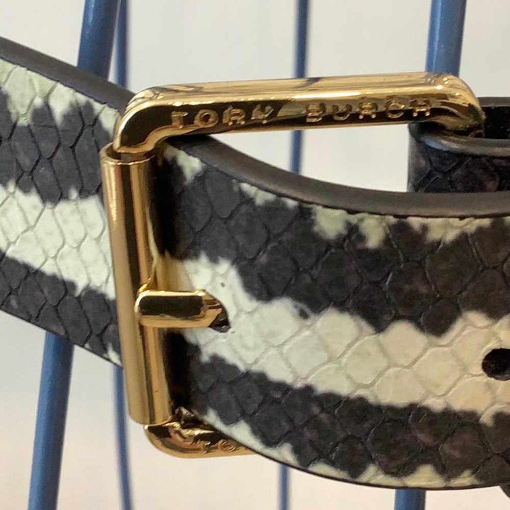 Tory Burch black and cream snakeskin belt with gold hardware. Size XS